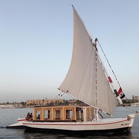 Nile Sunrise Felucca Boat Private Rental Louxor Extérieur photo