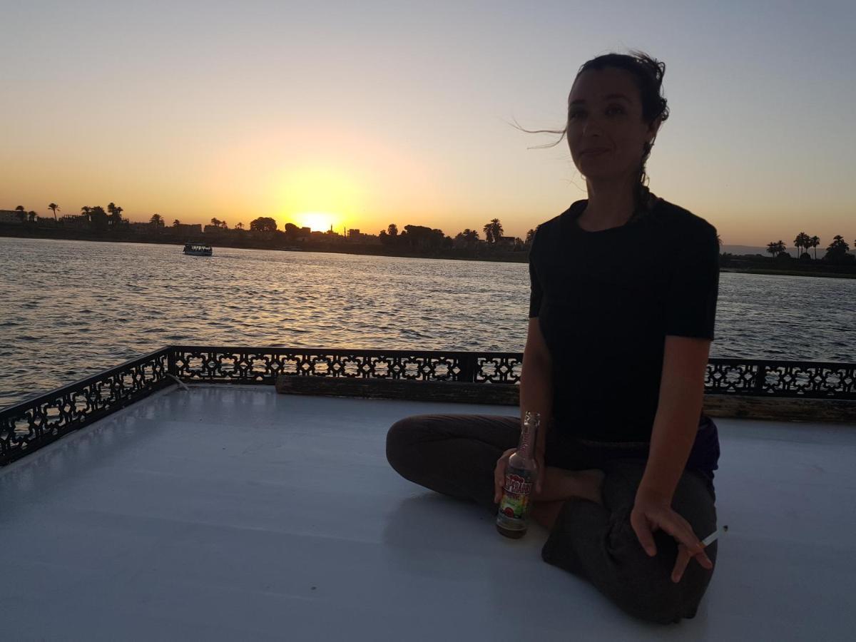 Nile Sunrise Felucca Boat Private Rental Louxor Extérieur photo