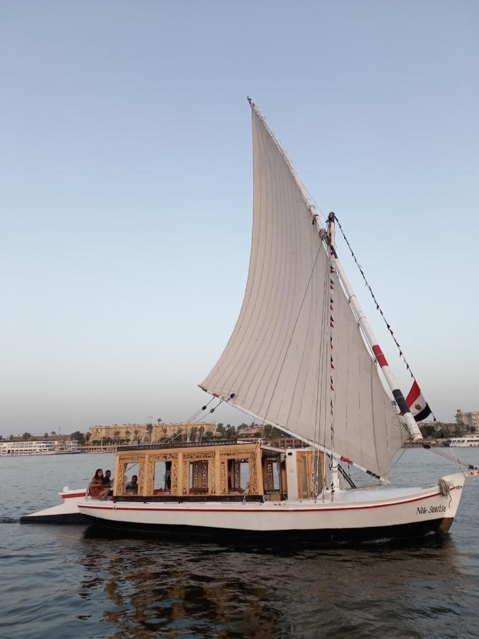 Nile Sunrise Felucca Boat Private Rental Louxor Extérieur photo