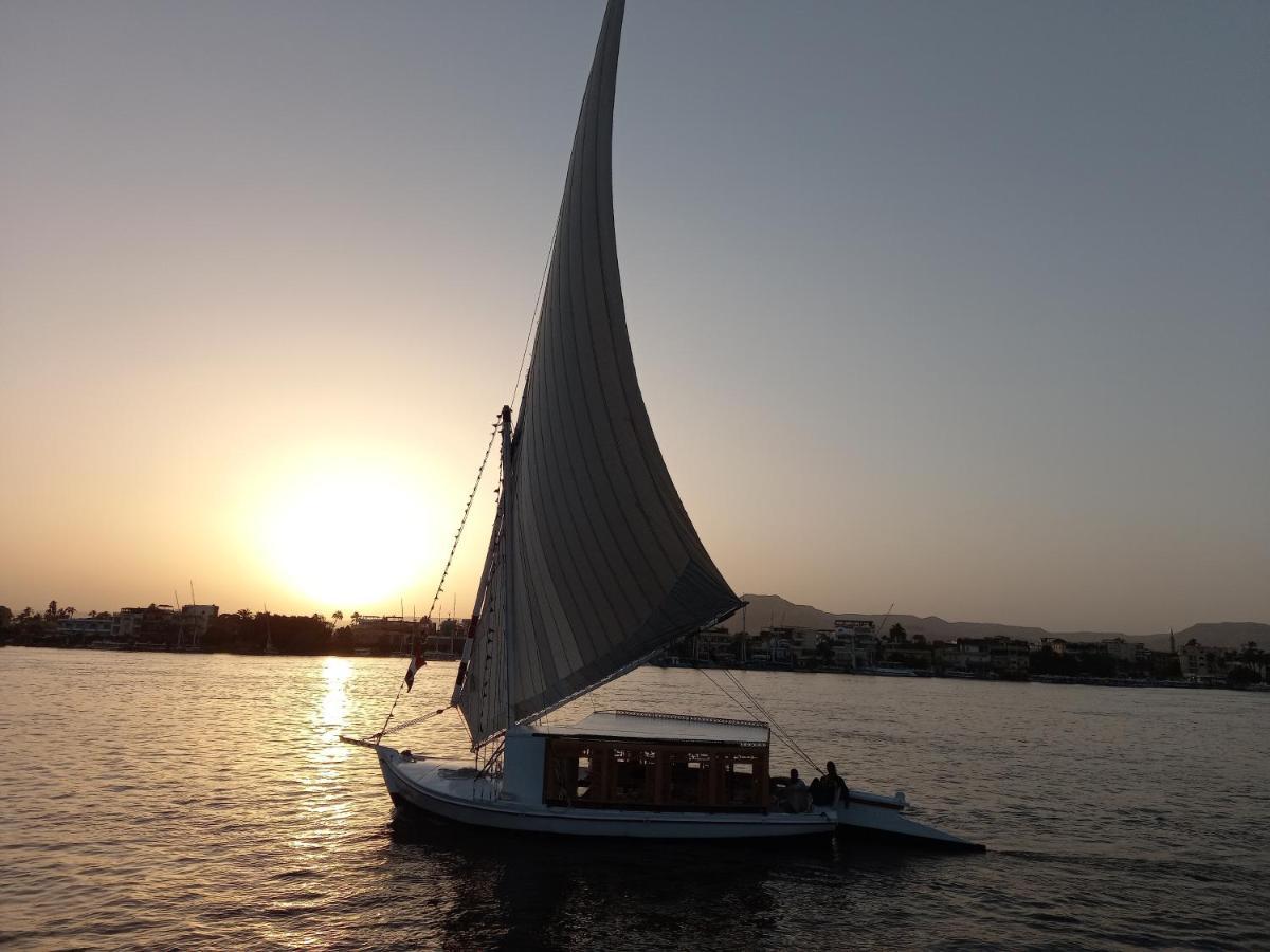 Nile Sunrise Felucca Boat Private Rental Louxor Extérieur photo