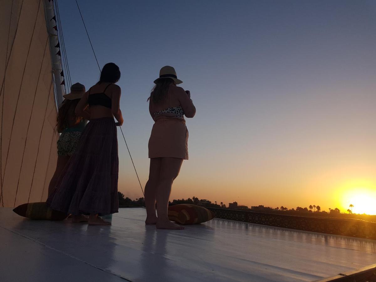 Nile Sunrise Felucca Boat Private Rental Louxor Extérieur photo