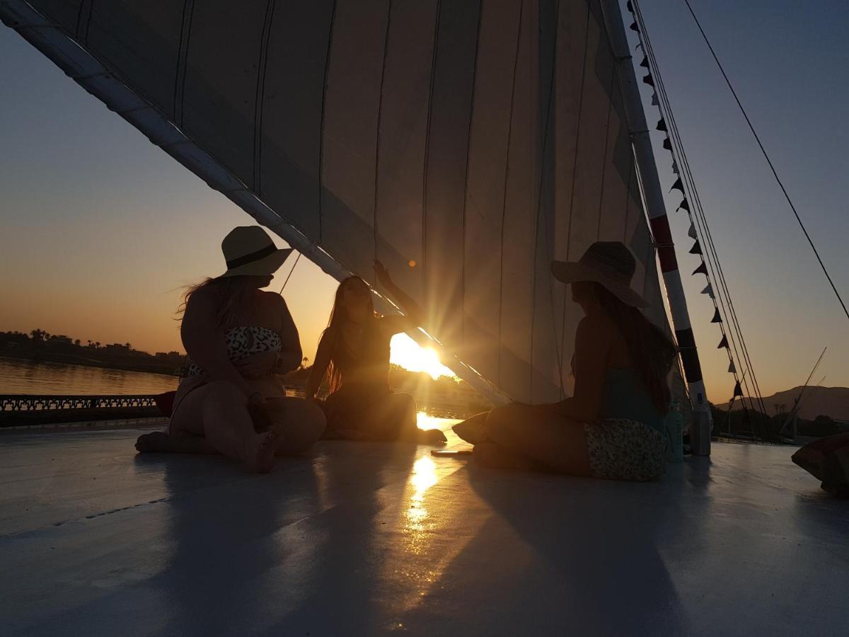 Nile Sunrise Felucca Boat Private Rental Louxor Extérieur photo