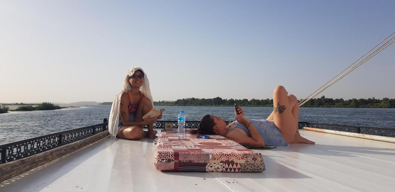 Nile Sunrise Felucca Boat Private Rental Louxor Extérieur photo