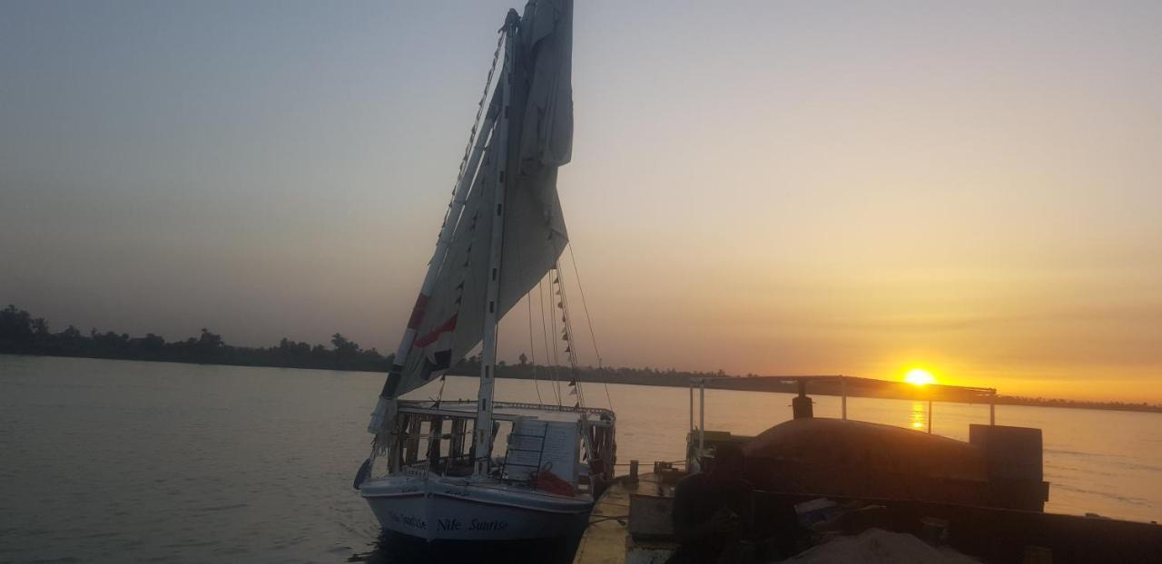 Nile Sunrise Felucca Boat Private Rental Louxor Extérieur photo