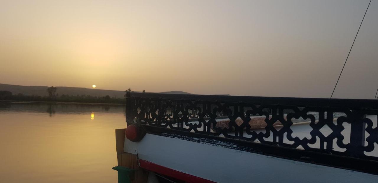 Nile Sunrise Felucca Boat Private Rental Louxor Extérieur photo