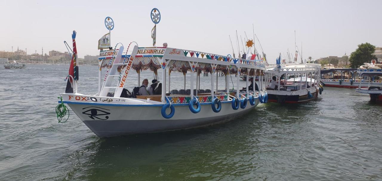 Nile Sunrise Felucca Boat Private Rental Louxor Extérieur photo