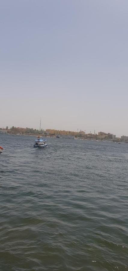 Nile Sunrise Felucca Boat Private Rental Louxor Extérieur photo